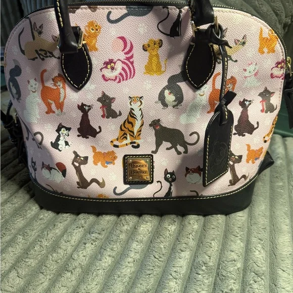 Dooney & Bourke Purse Disney Cats Passholder - Picture 1 of 8